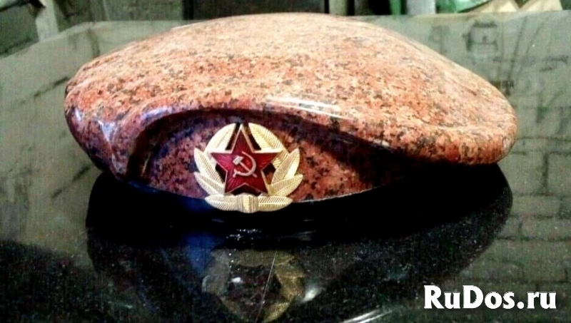 Фуражки из камня (памятник) изображение 5