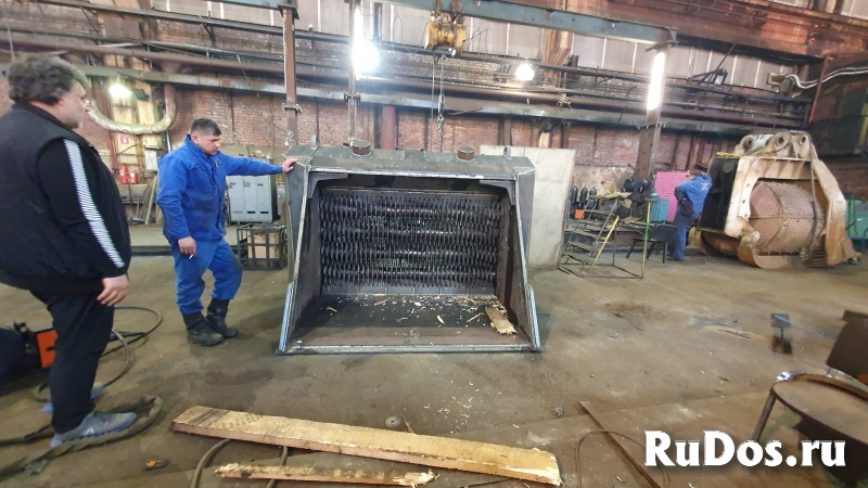 На заказ ковш просеивающий валково-дробильный фото