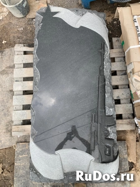 Фуражки из камня (памятник) изображение 6
