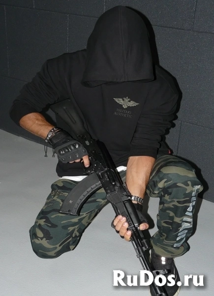 Мужская одежда в стиле милитари изображение 4