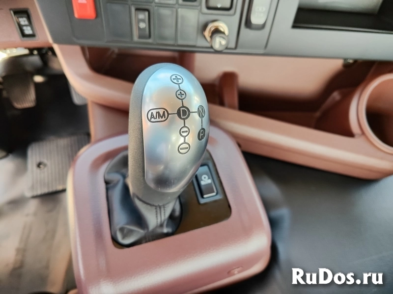 Седельный тягач HINO YC4180SH1UG6 колесной формулы 4х2 изображение 8