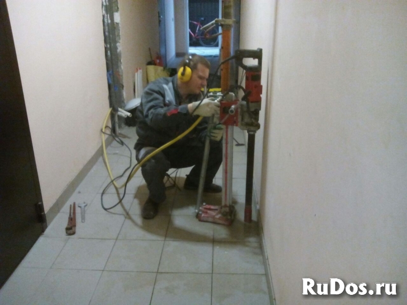 Алмазное бурение: сверление отверстий в бетонных стенах, перекрыт изображение 3