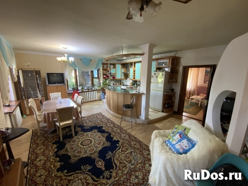 Добротный дом в черте города изображение 3