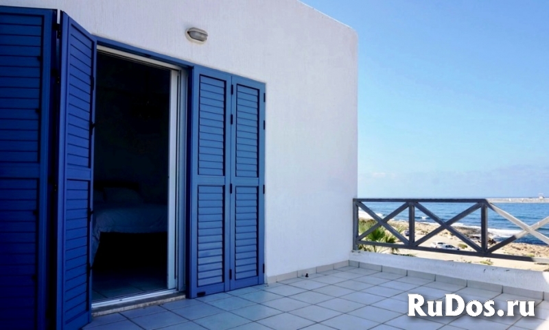 Очаровательная вилла на первой береговой линии моря в Пафосе-Кипр изображение 11