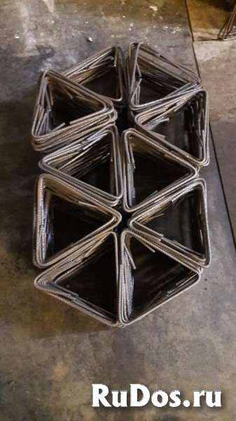 Арматурные хомуты и лягушки от производителя фотка