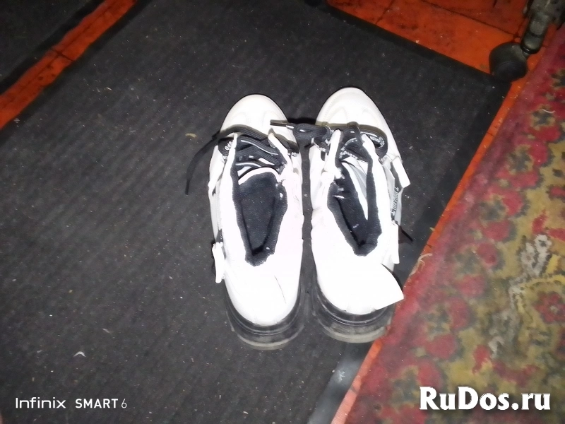 Кроссовки женские 40 размер новые изображение 3