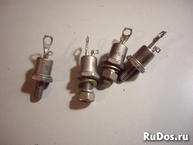 Тиристоры.  Оптроны.  Симисторы.  Диоды.  Стабилитроны.  Динисторы.  Варикап. фотка