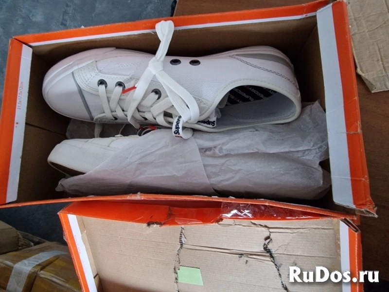 Одежда и аксессуары популярного бренда фотка