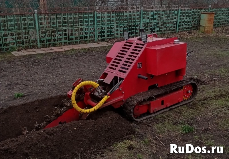 Рытье траншей мини траншеекопателем фото
