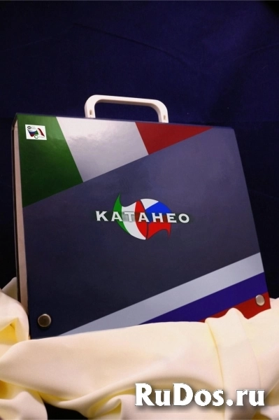 Пластиковые ручки для папок портфелей. Кнопки. фото