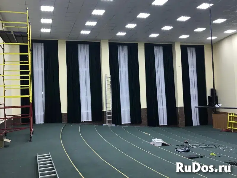 Огнестойкие театральные шторы на сцене. изображение 4