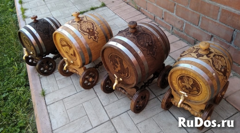 Бочки дубовые на тележке фото