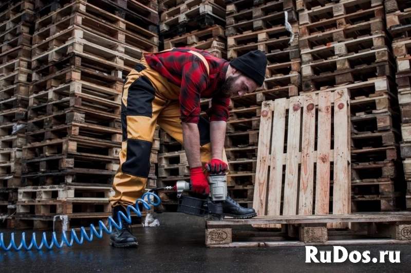 Разнорабочий на сборку поддонов фото
