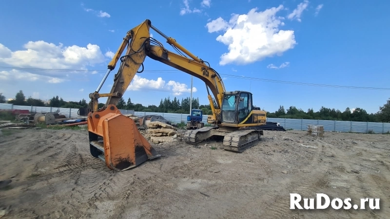 Просеивающий валково-дробильный ковш на складе изображение 8