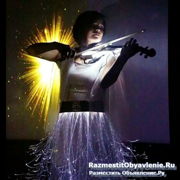 Скрипачка на праздник. Электро-скрипка. фото