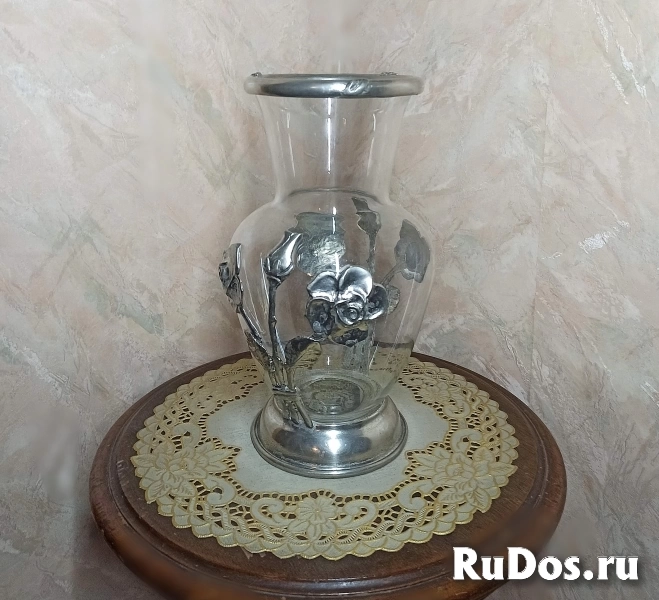 Ваза винтажная с оловянными розами, редкая фото