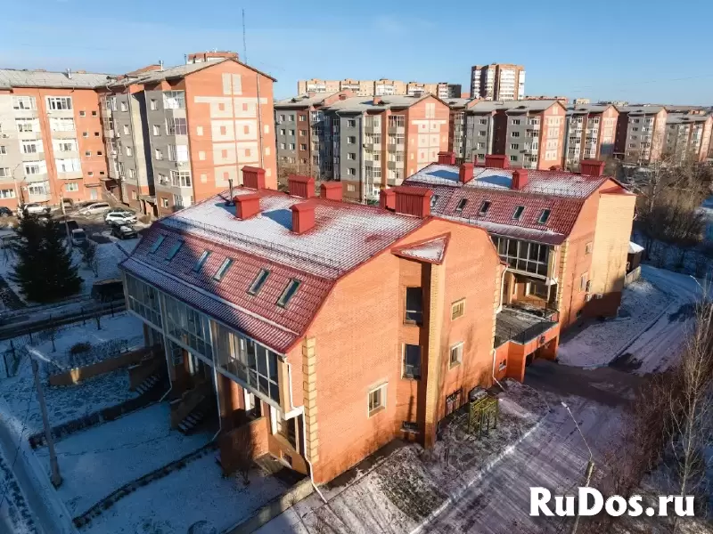 5- ти комнатная квартира с гаражом и собственной территорией. фотка