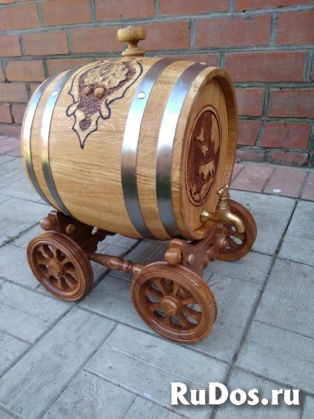 Бочки дубовые на тележке изображение 5
