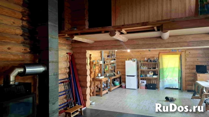 Бревенчатый дом с баней у лесного озера изображение 5