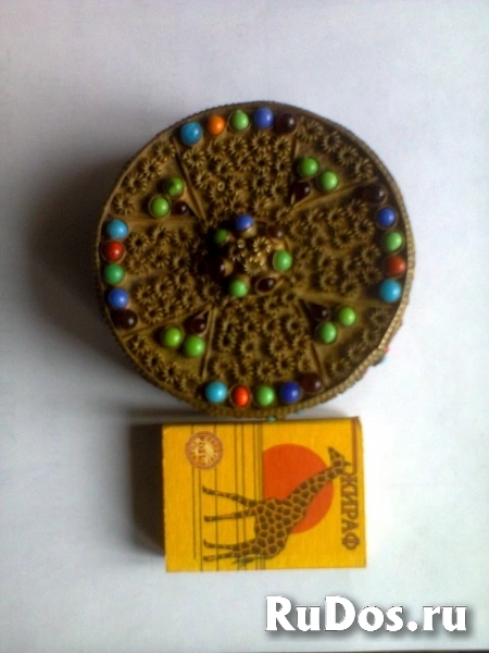 Шкатулка старинная филигранная латунная с бирюзовыми камнями изображение 7