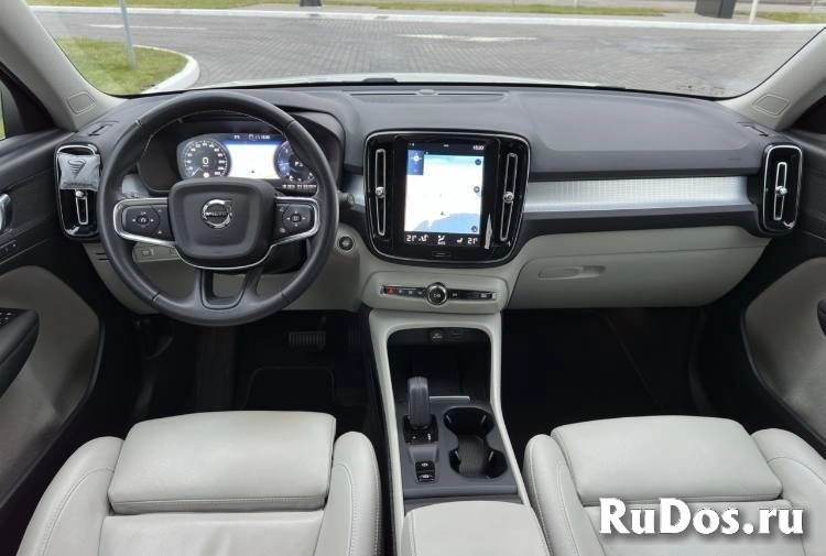 Volvo XC40 2020 год изображение 11
