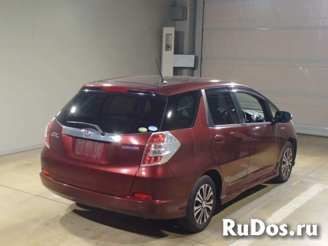 Универсал гибрид Honda Fit Shuttle Hybrid кузов GP2 модификация Hybrid Smart Selection фотка