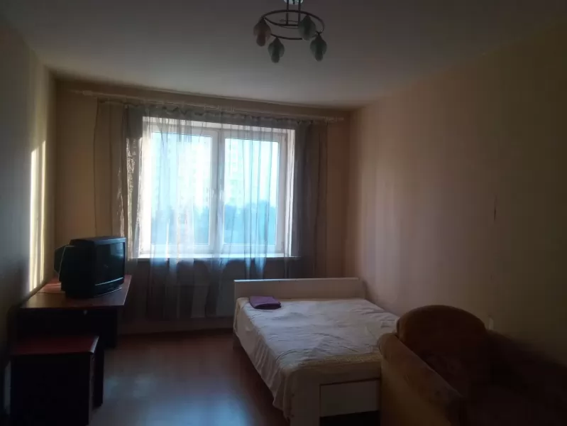 Сдам большую однокомнатную квартиру в новом доме. фотка
