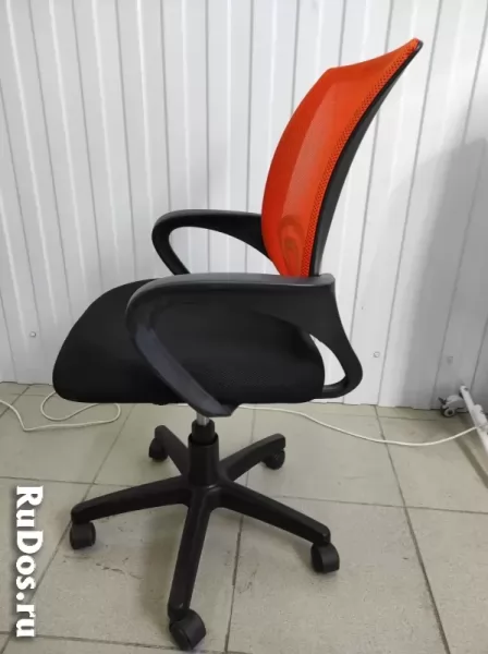 Офисное кресло изображение 4