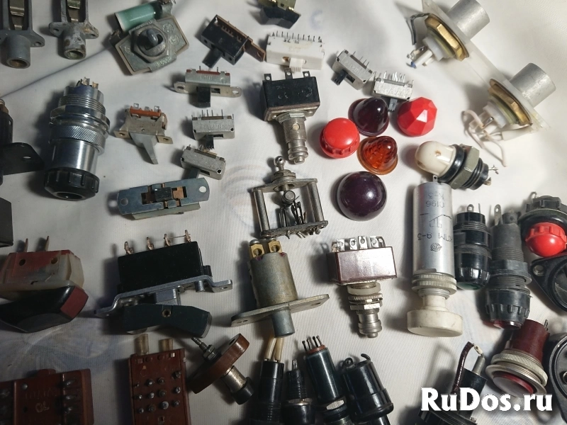 Радио комплектующие детали. изображение 3