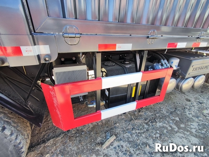 Грузовик бортовой HOWO ZZ5257JSQN584GE1 колесной формулы 6х4 с КМУ XCMG SQS300 изображение 10