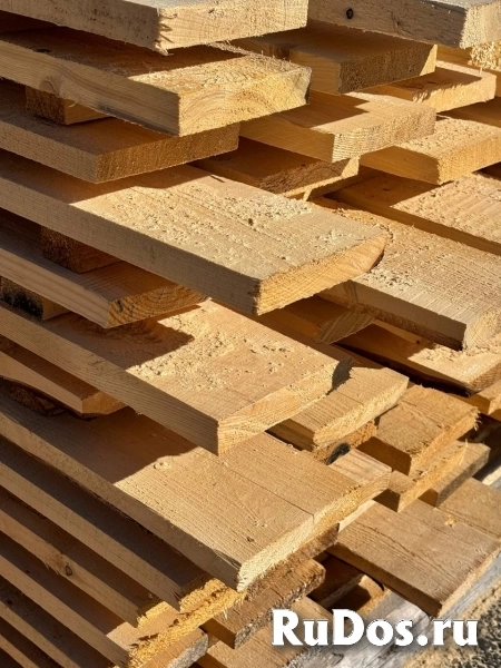 Пиломатериал обрезной хвойных пород фото