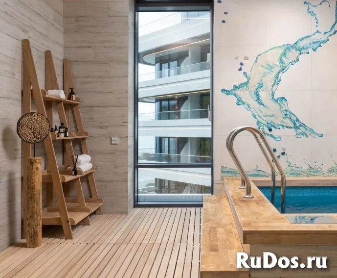 Специалист по обслуживанию бассейнов и водоподготовке фото