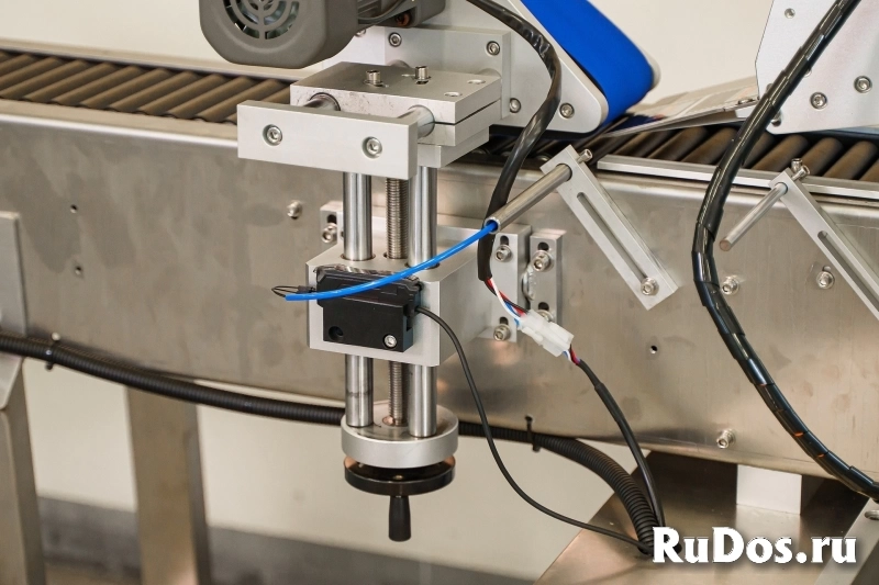 Автоматический этикетировщик ЭМ05.06 с вертикальной подачей 150 шт/мин изображение 4