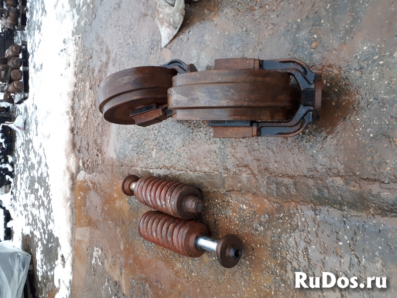 Направляющие колесо (ленивец) hitachi zx 330/3G фотка