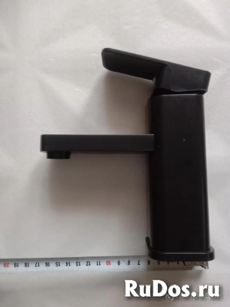 Смеситель стильный новый, горячая и холодная вода изображение 3