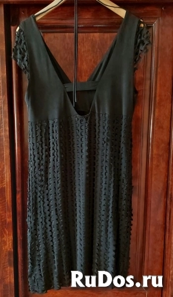 Платье чёрное , необычное , с перфорацией  . Греция. Размер 44-46 . фотка