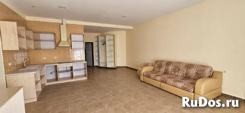 Апартаменты с кухней и балконом в коттеджном доме изображение 3