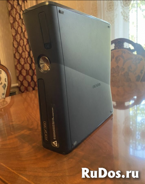 Игровая консоль Xbox 360 slim фото