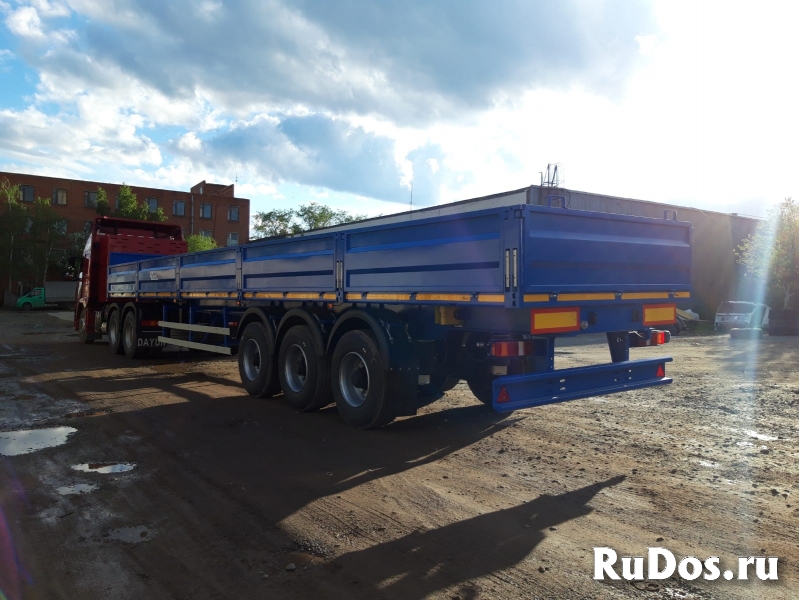 Газовый тягач DAYUN CGC4250, CNG, 6х4 с бортовым полуприцепом изображение 4