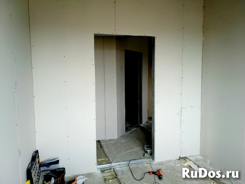 Монтаж ГКЛ на стены, потолки. Монтаж перегородки  в Красноярске изображение 7