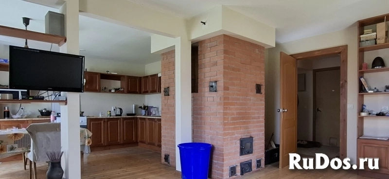 Уютный двухэтажный дом в деревушке у озера рядом с Пушкинским заповедником изображение 5