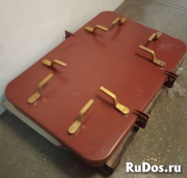 Люк судовой задраивание ручками   плоское полотно фотка