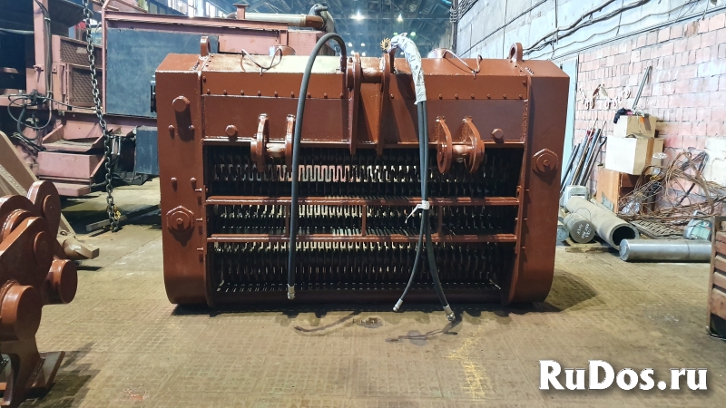 В наличии просеивающий валковый ковш фотка