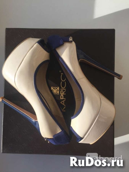 Туфли Kaprici новые 35 размер лаковые бежевые платформа топ изображение 6