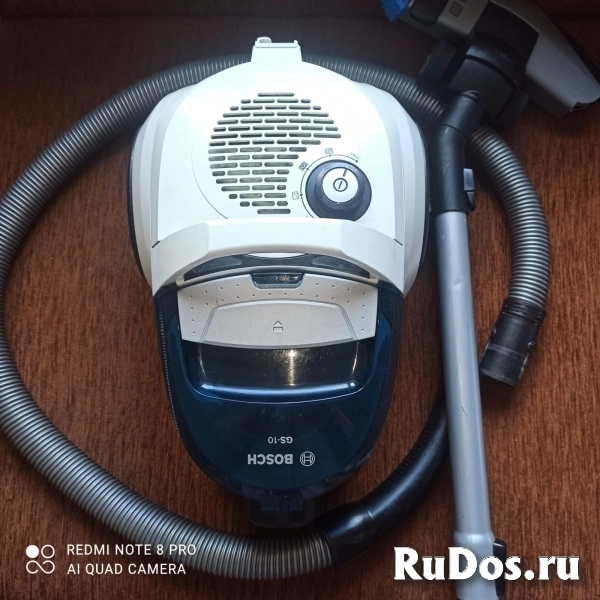 2.	Продам б/у пылесос Bosch 1800 w, модель BGS1U1802 фото