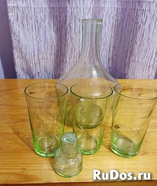 Графин стекло СССР салатовый со стаканчиками изображение 4
