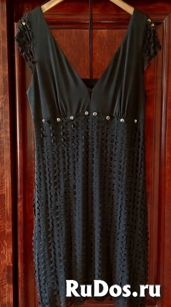 Платье чёрное , необычное . Греция. Размер 44-46 .Спина открыта , завязки можно обыграть как угодно ,завязав на шее в любую сторону. фото