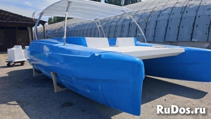 Пластиковый прогулочный катамаран Кайман-800 фото