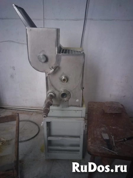 Пресс макаронных изделий двухбункерный вакуумный изображение 4