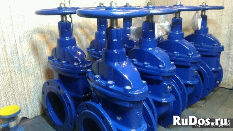 Куплю задвижка черная и синая чугунная фото